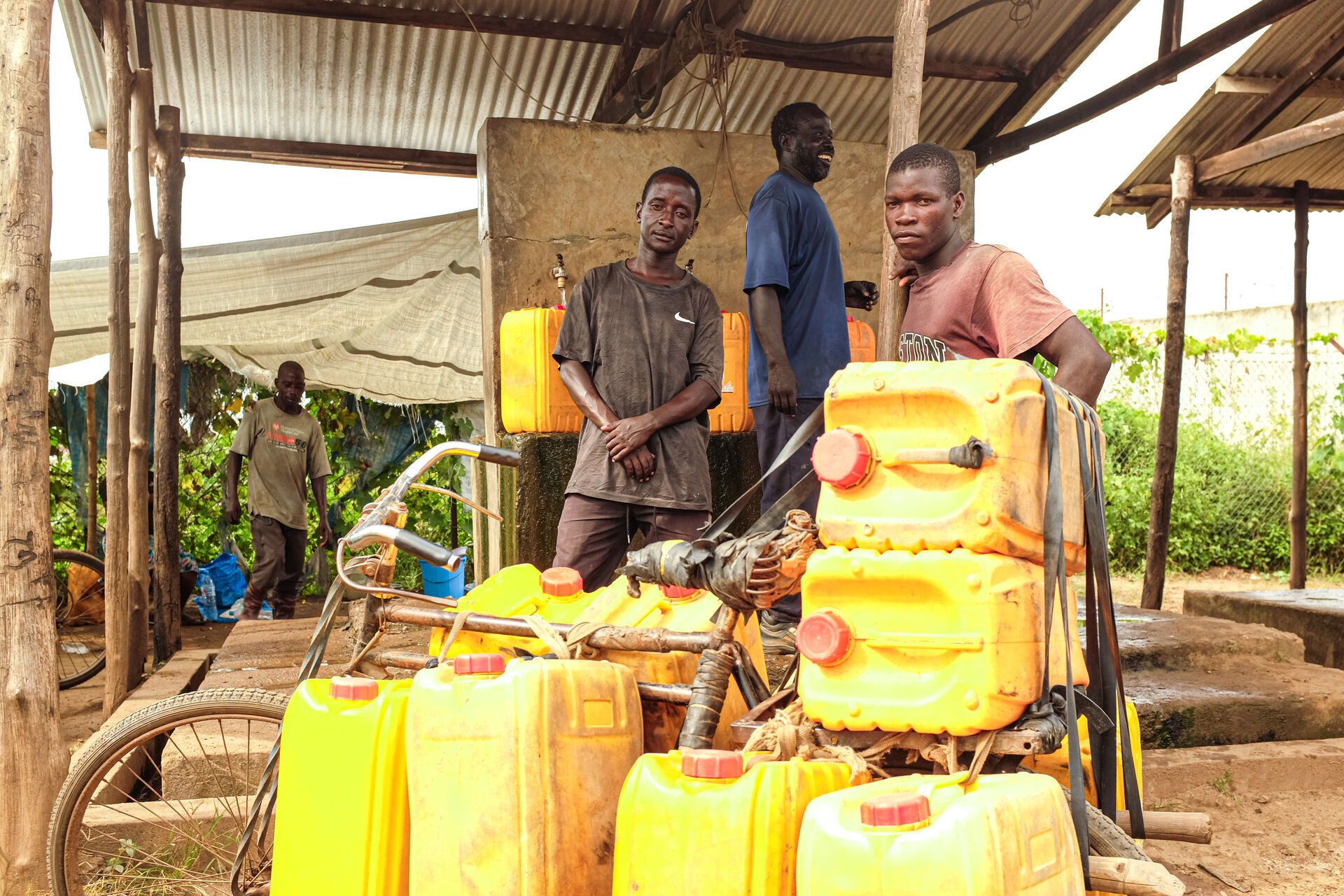 Nabolaget organiserer vannforsyningen i et renseanlegg langs Nilen i Juba. Foto: Synne Bergby/Urban-A.
