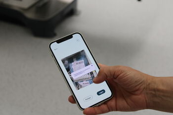 Bildet kan inneholde: elektronisk enhet, dings, kommunikasjonsenhet, mobiltelefon, telefoni.