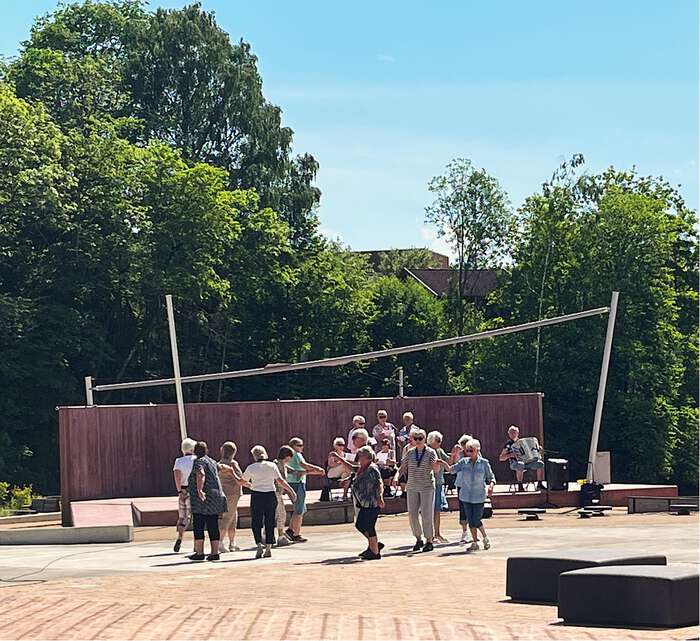 Bildet kan inneholde: offentlig plass, rekreasjon, fritid, ingen.