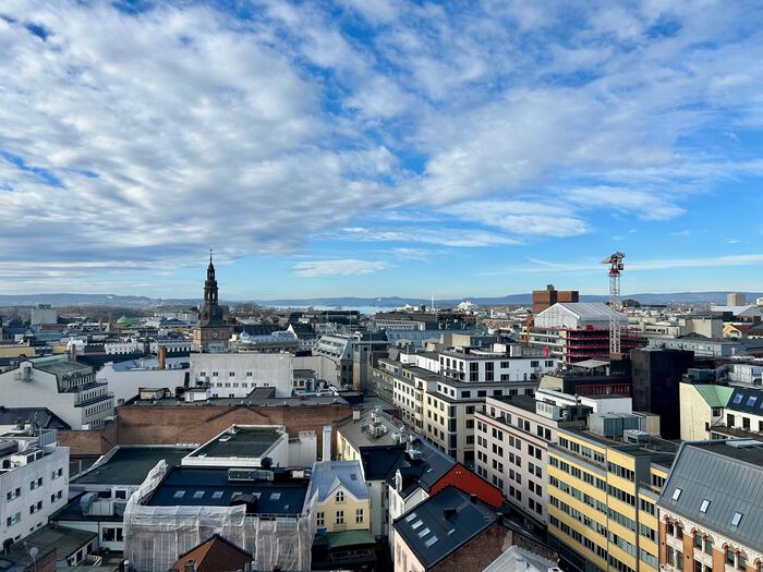 Bildet kan inneholde: blå, dagtid, byområde, bygning, by.