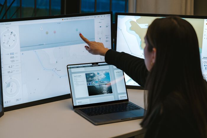 Bildet kan inneholde: elektronisk enhet, skjermenhet, computer, personlig datamaskin, periferiutstyr.