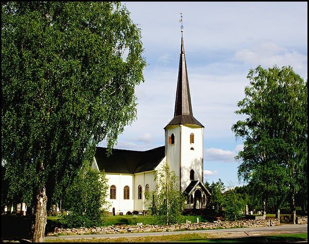 Bildet kan inneholde: tårn, spir, sted for tilbedelse, kirke, finial.