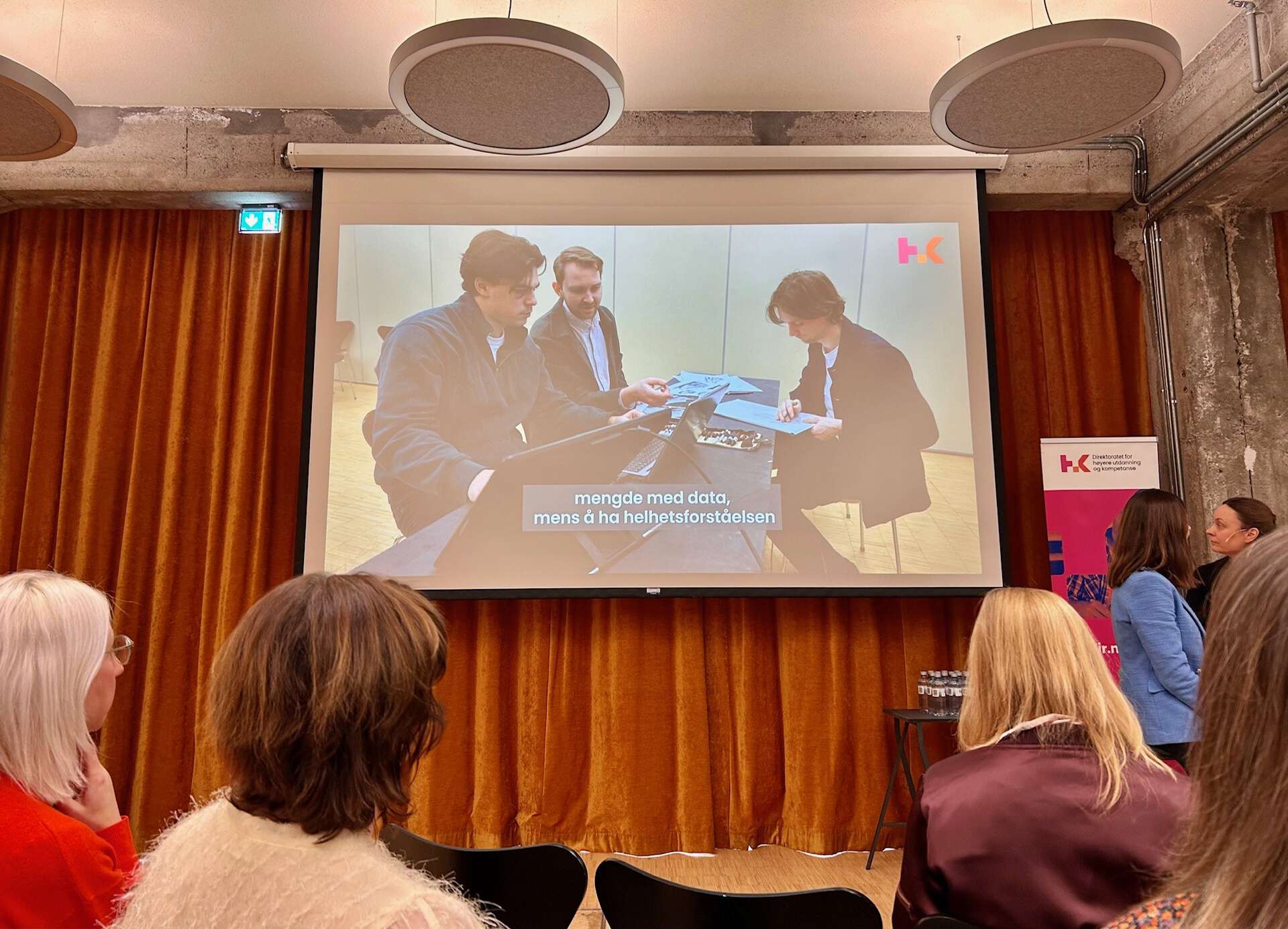 Seminar, skjerm. auditorium 