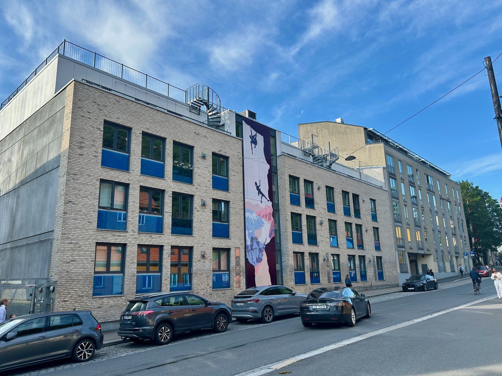 Bildet kan inneholde: vindu, urban design, leilighet, blandet bruk, næringsbygg.